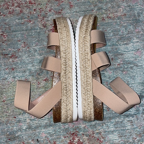 Worn once Women’s Steve Madden KIMMIE BLUSH Sandal - Size 9 💗 - Picture 3 of 5